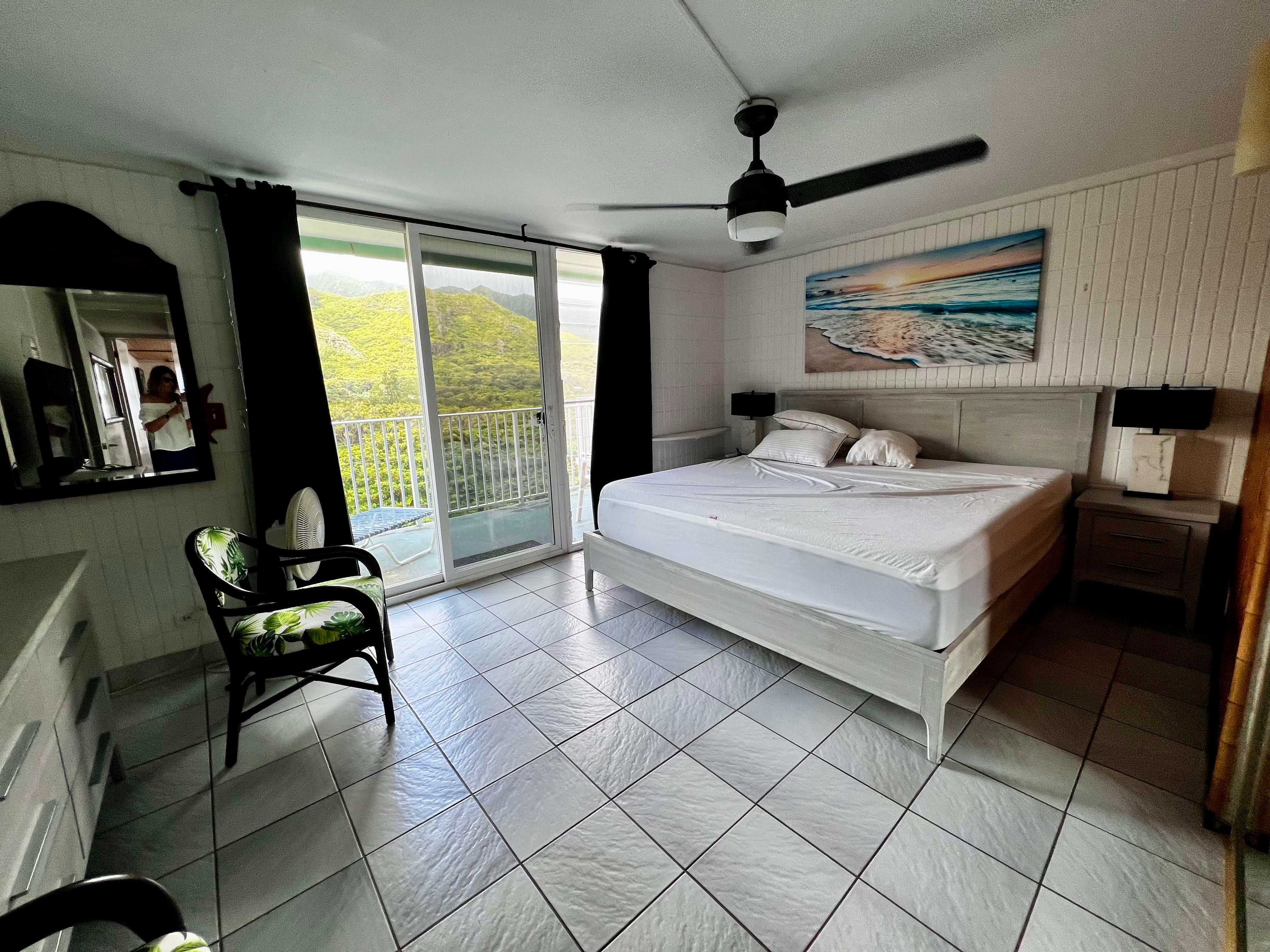 Upstairs bedroom with Mtn views