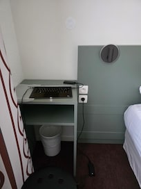 Bureau dans la chambre