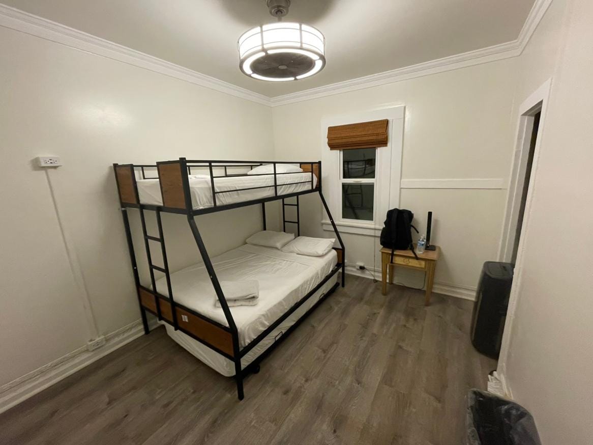 仕事利用のため個室を選択・必要最低限のものしかありません