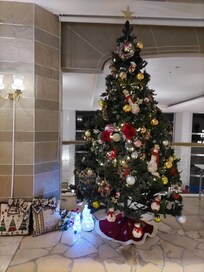 ロビーに飾られたクリスマスツリー