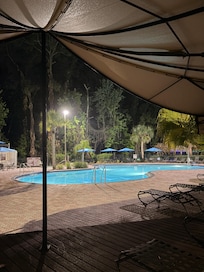 Poolen tidlige morgen. Pool og spa var åben fra 800 til 2300.