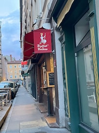 Family run French restaurant within 1 minute of walk from the hotel