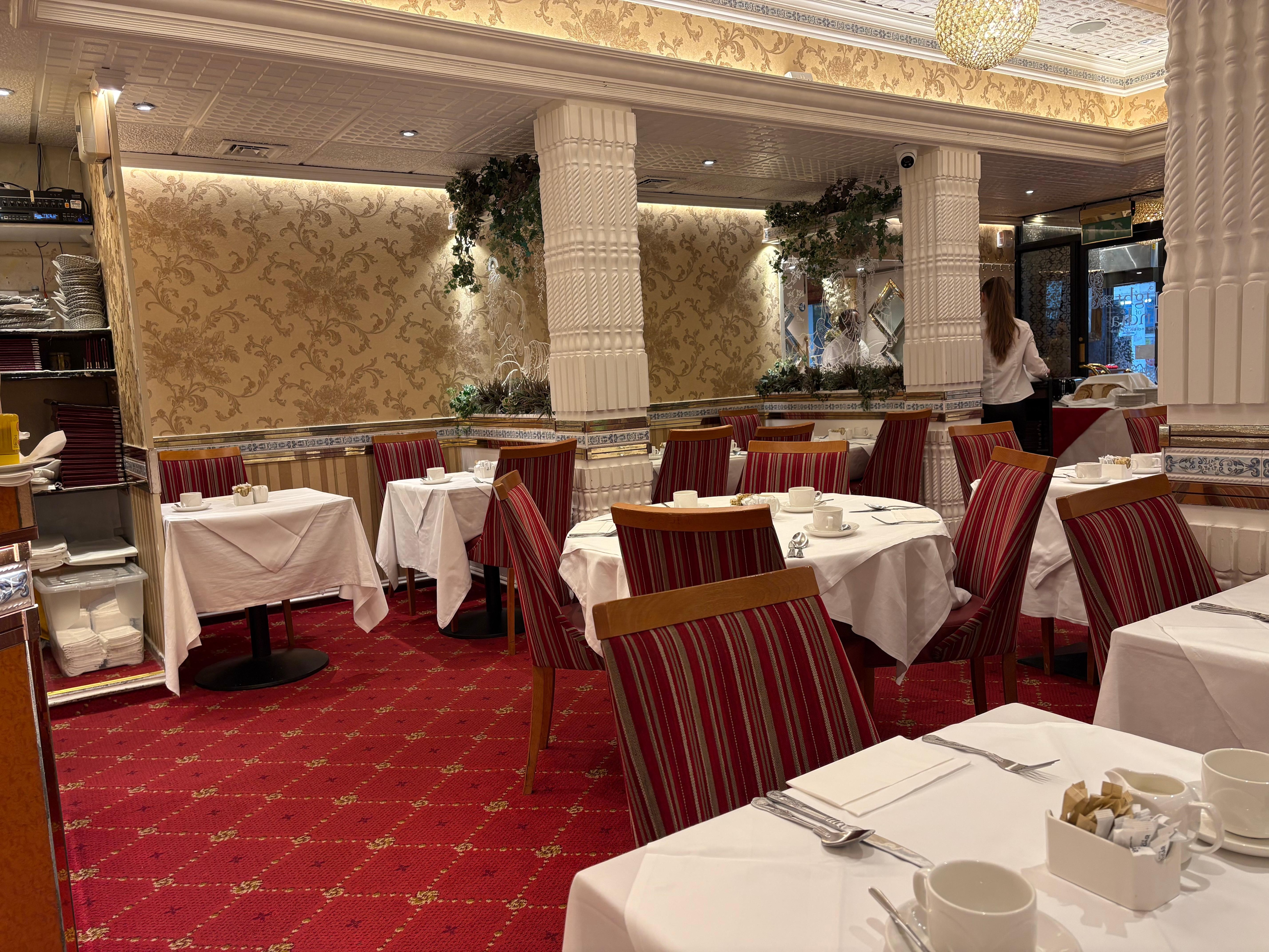 朝食のレストラン