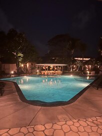 Nice pool with ovely sunbeds