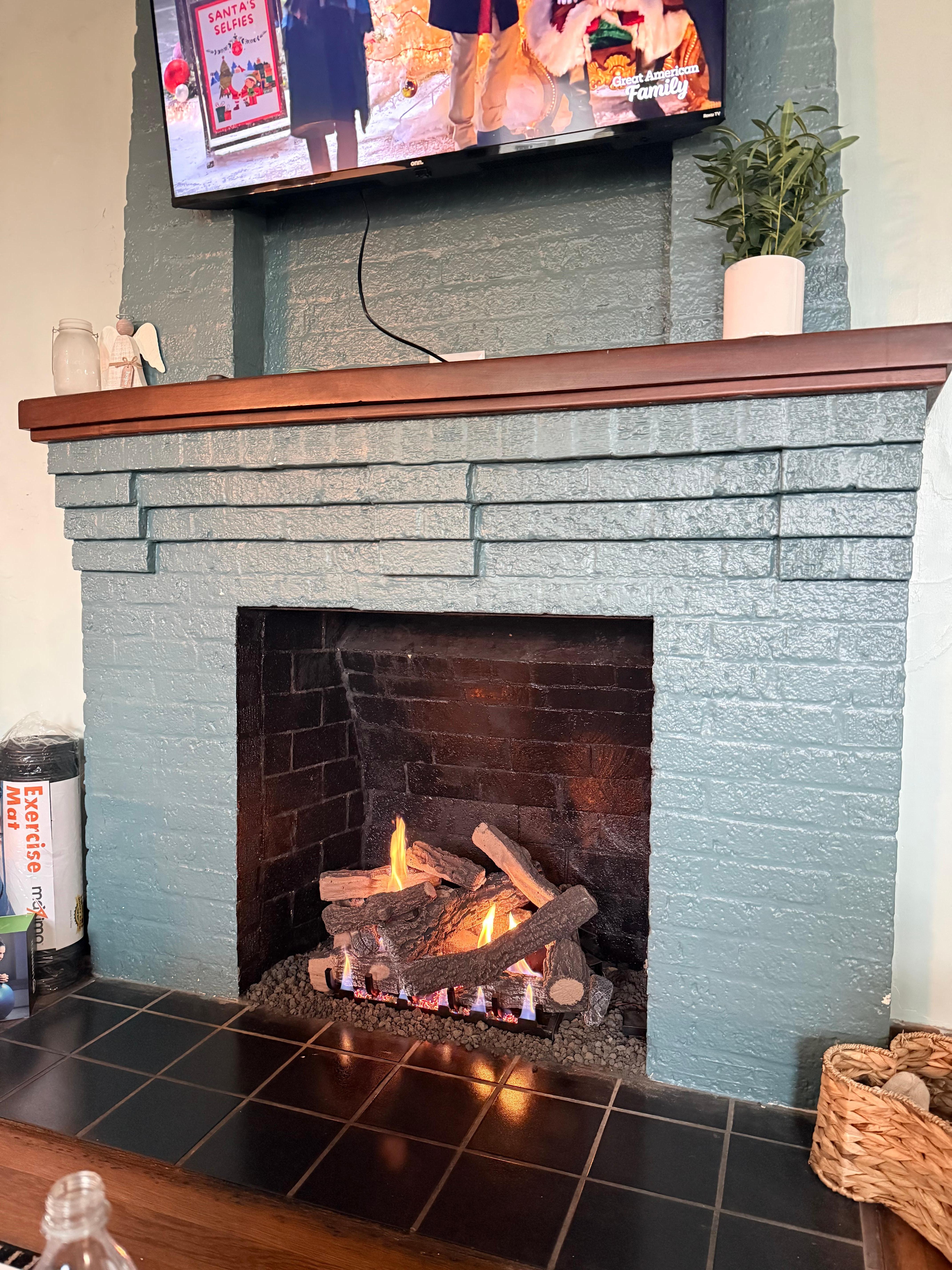 Gas fireplace makes for warm, cozy evenings. 