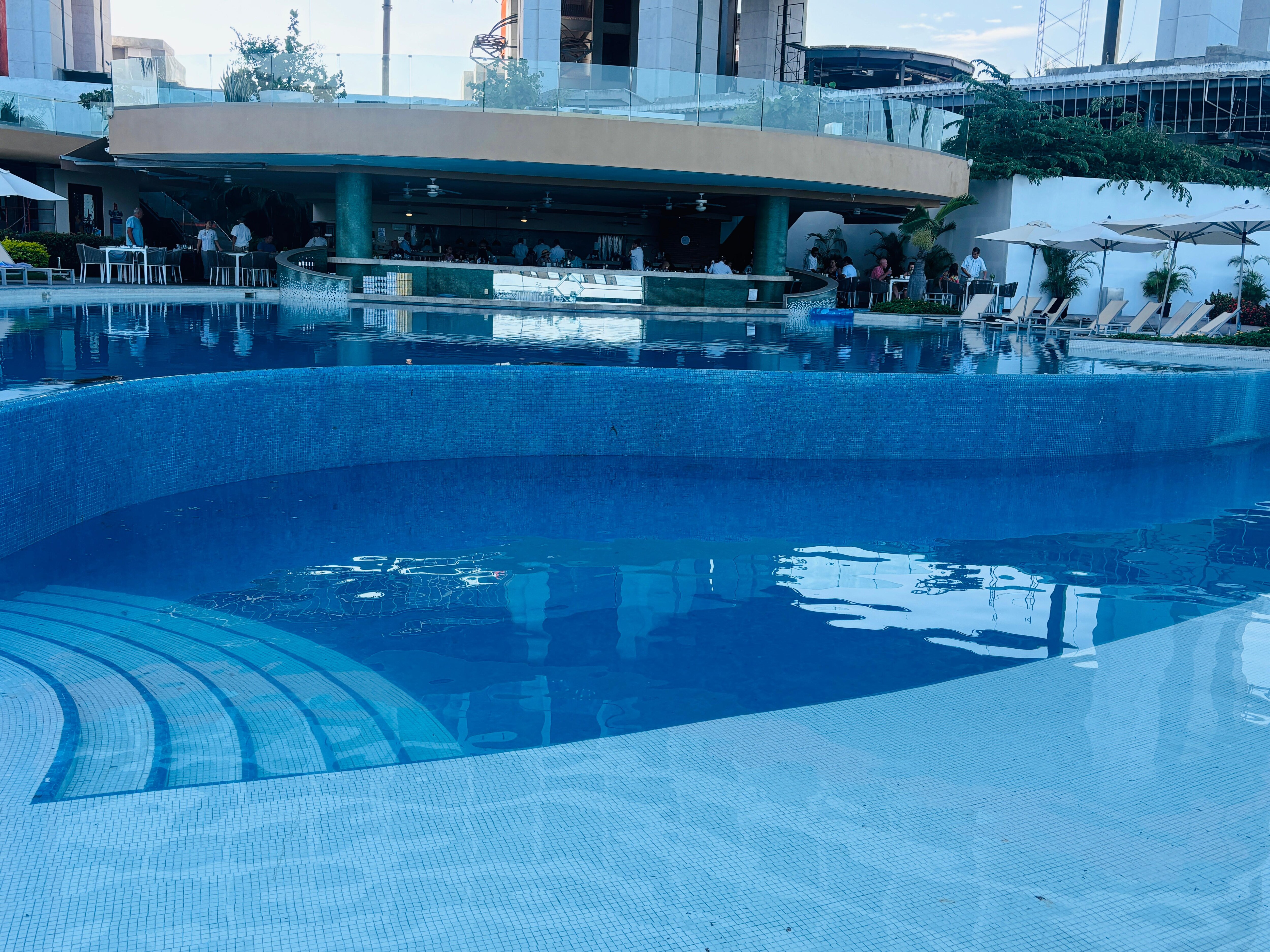 View of the large pool with the swim up bar