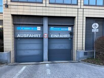 Einfahrt nur 2,35 m breit!!! Viel zu eng!