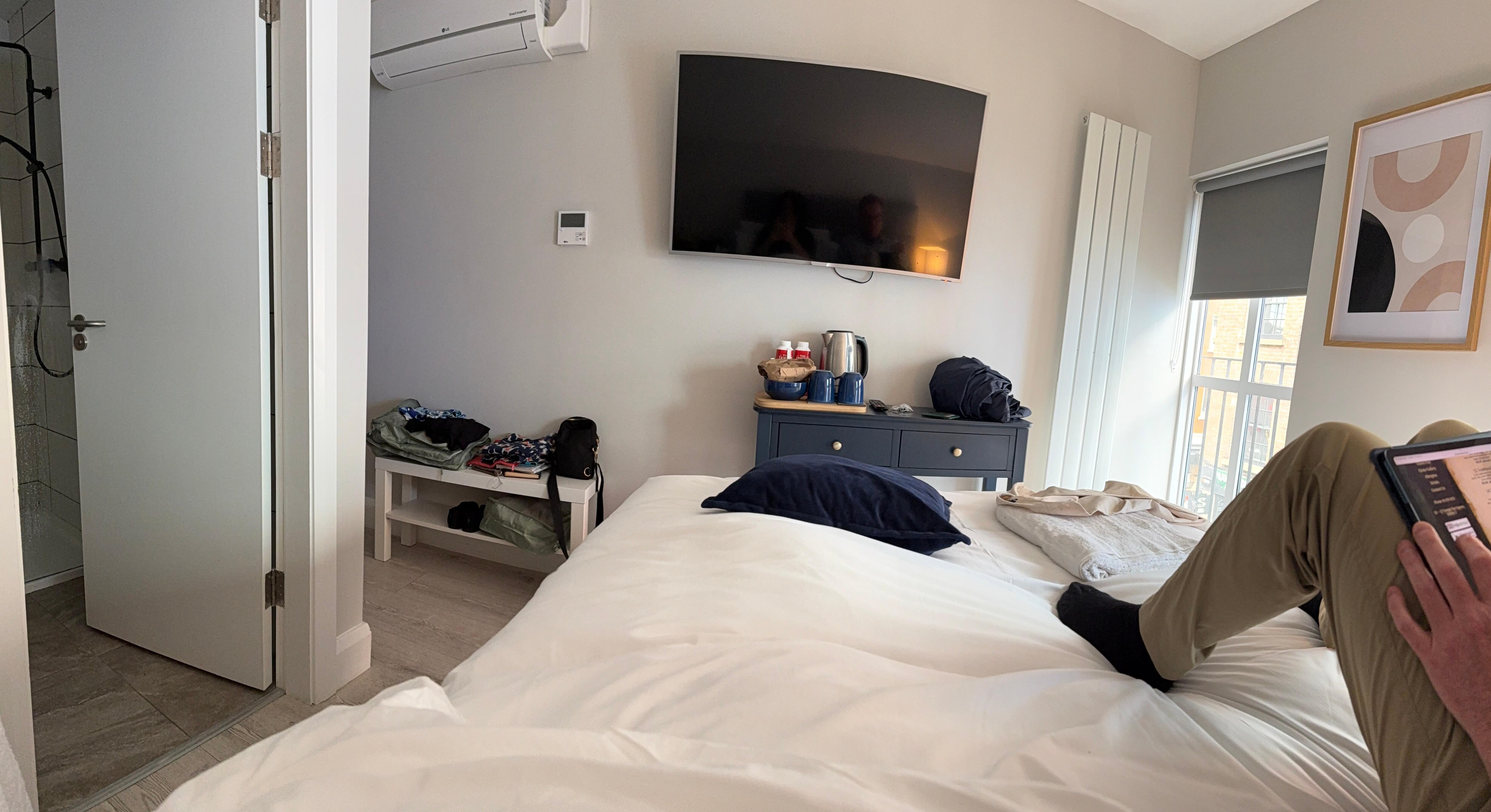 Amenities include TV and tea/coffee service.