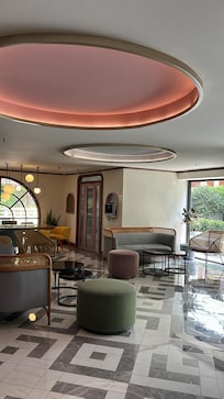 可愛いコンパクトなロビー