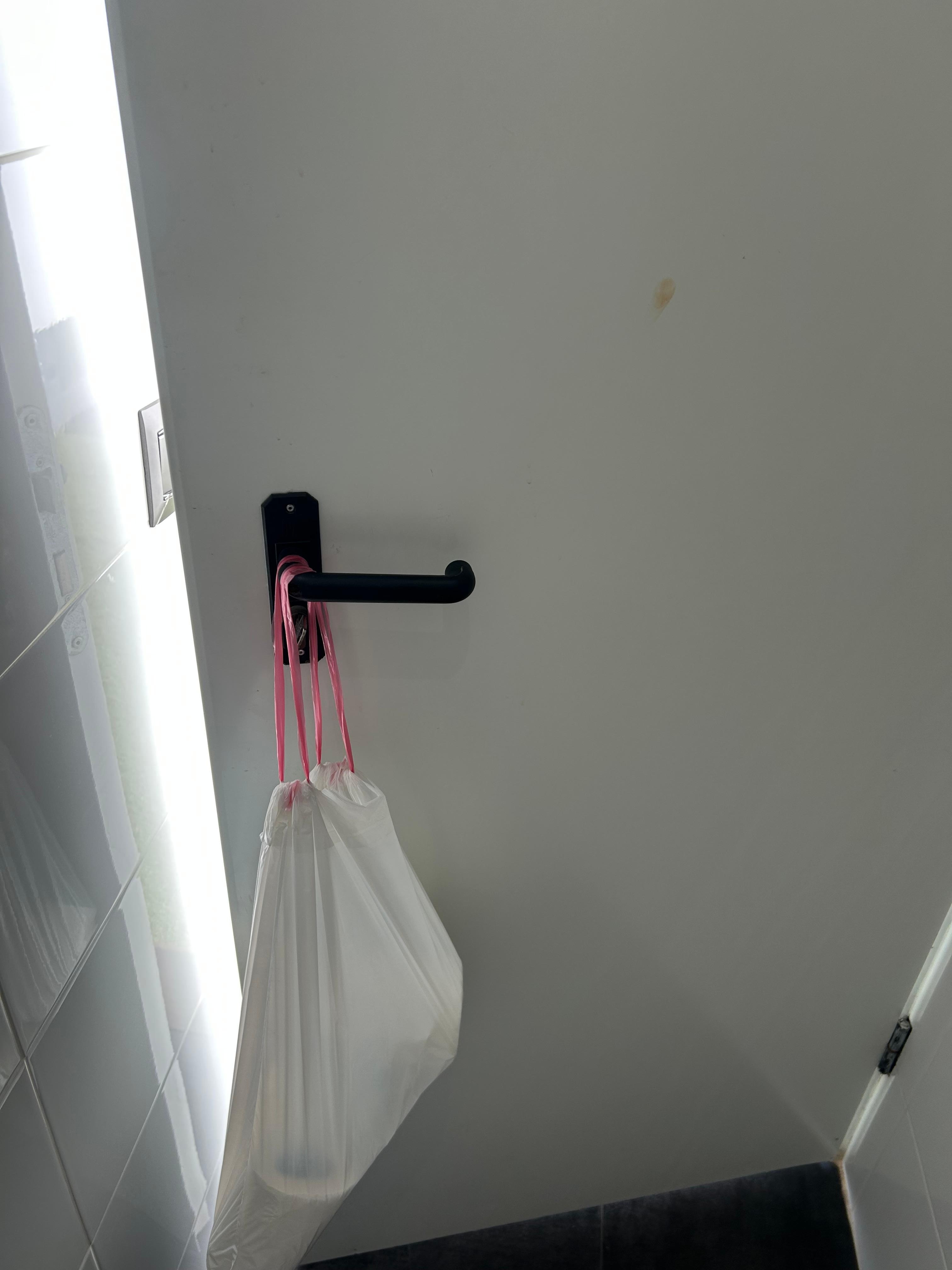 Dans les toilettes du rooftop