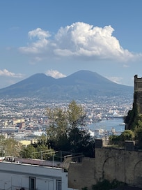 A Napoli c’è sempre il sole.