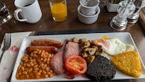 Super cooked to order breakast plus unlimited teas/coffees/juices and cereals/toast/fruits BRILLIANT