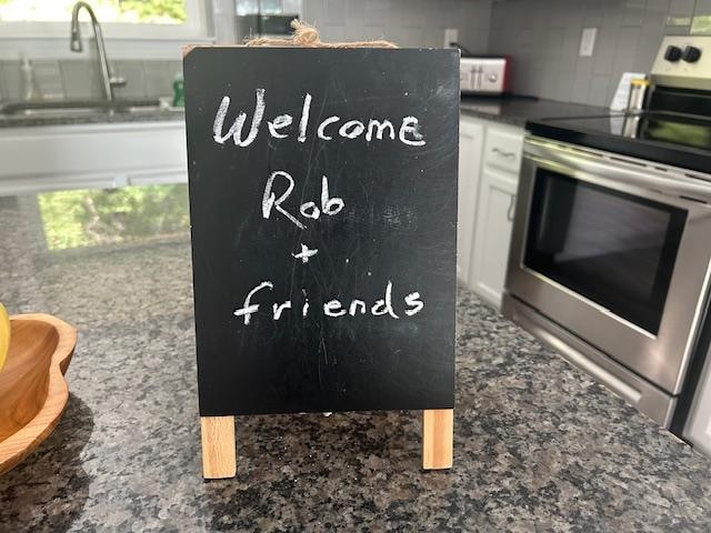 Lovely way to welcome your guests with bananas on the counter and mix of beer in the fridge.