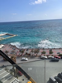 Vue mer, également côté route assez bruyant