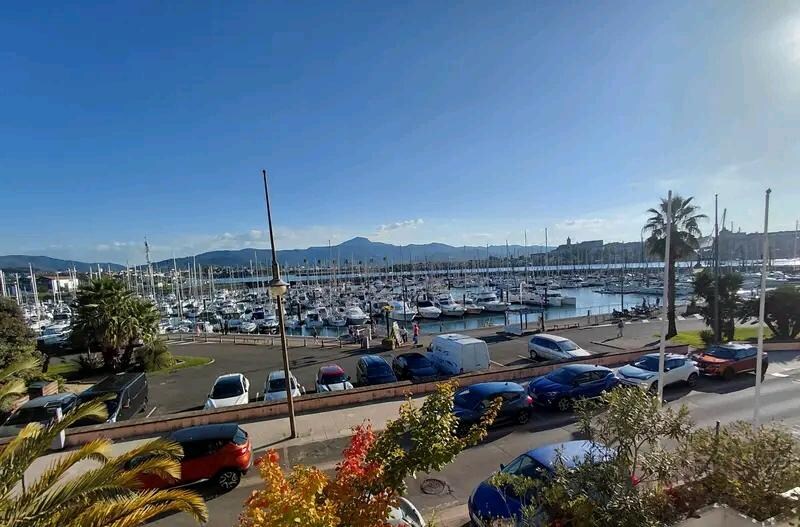 Vue port et sur l'Espagne 