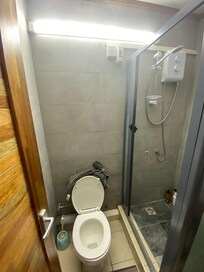 lumière juste au dessus de la douche