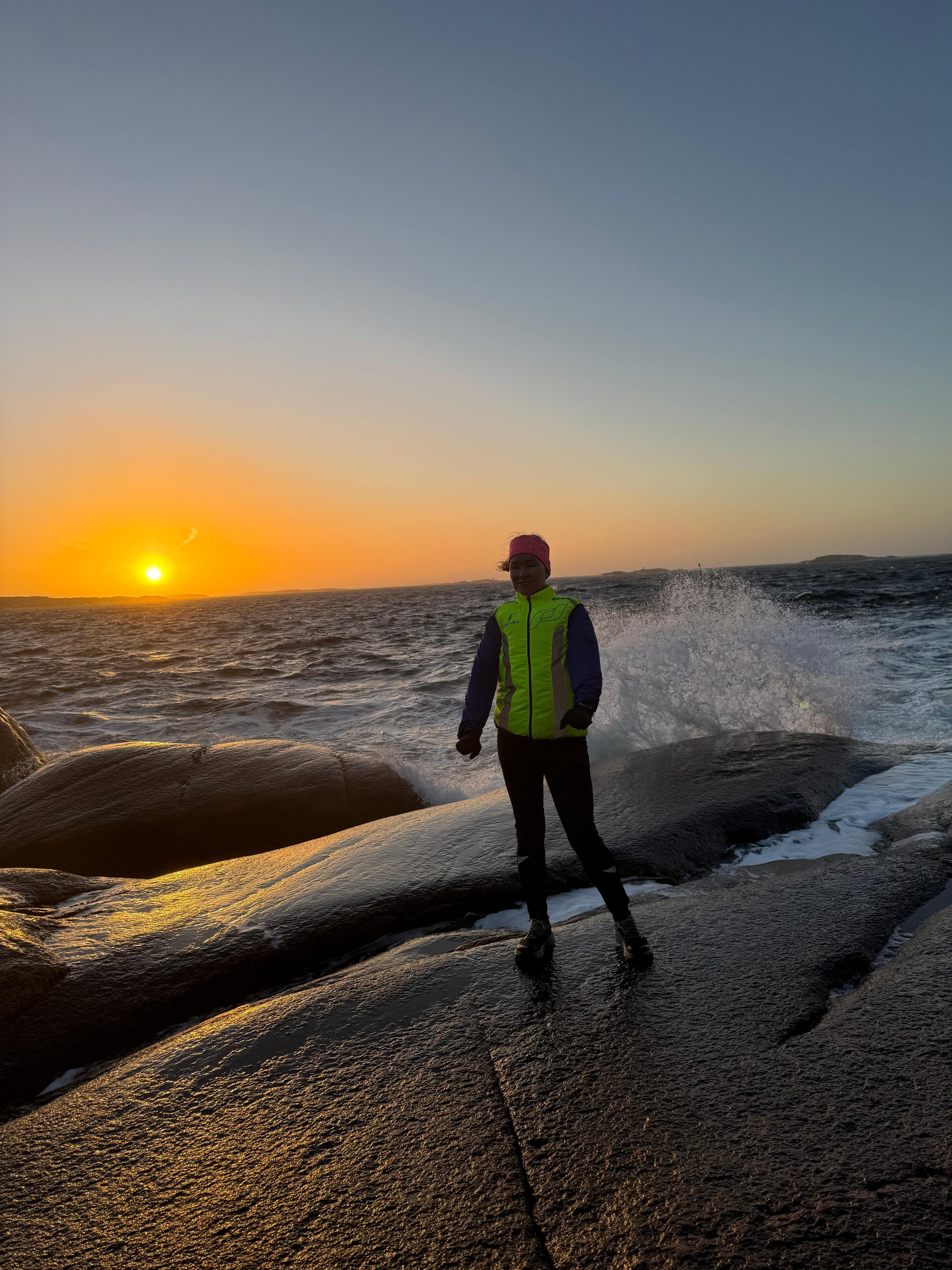 Naturen bjöd på vind, vågor och solnedgång under löpturen. 