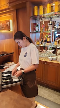 My bar lady beautiful 😍