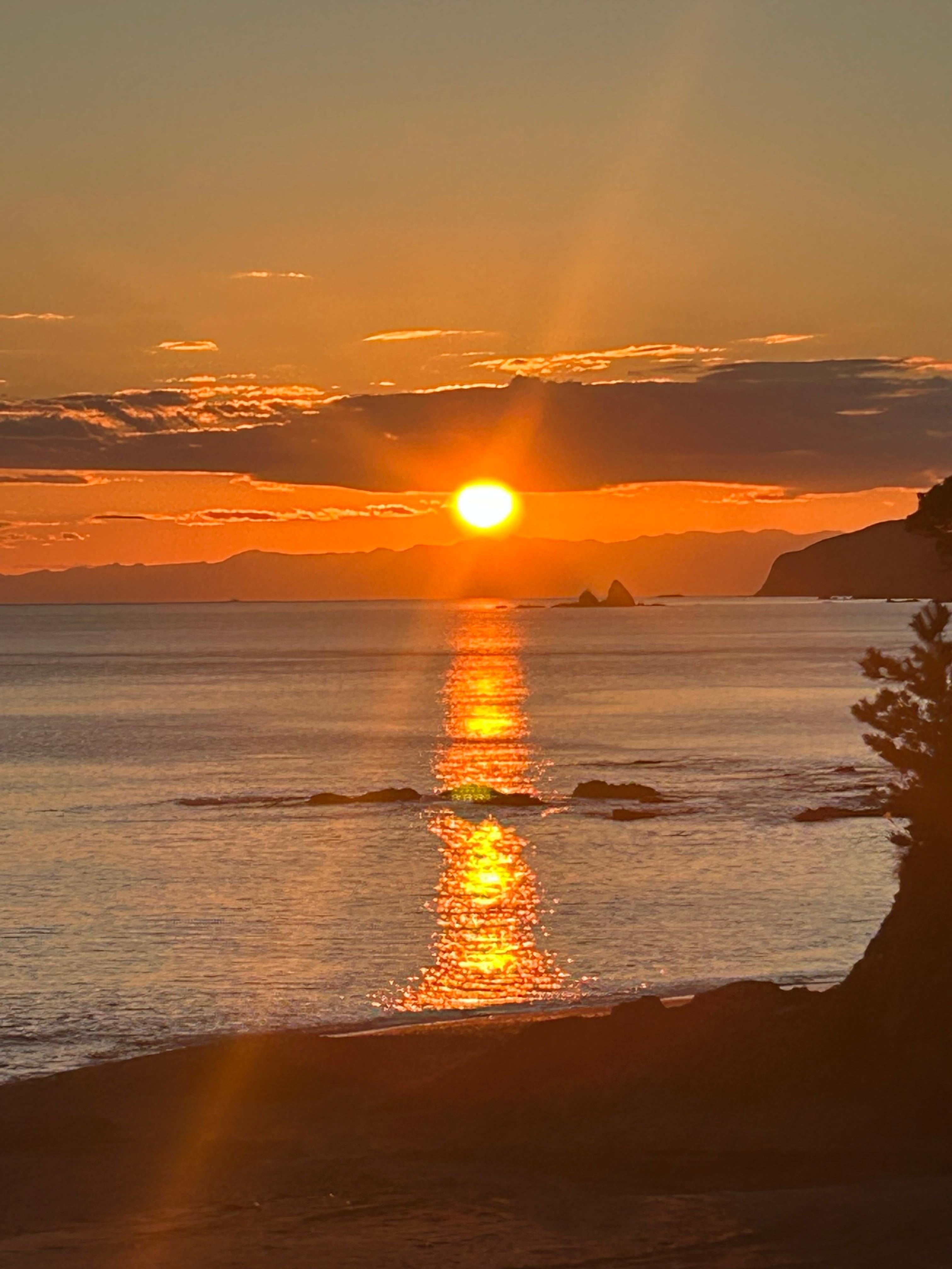 ホテル前の砂浜からの夜景