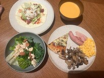 朝食のバイキング