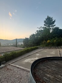 Pétanque with village view