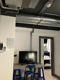 La décoration type hangar avec tuyauterie