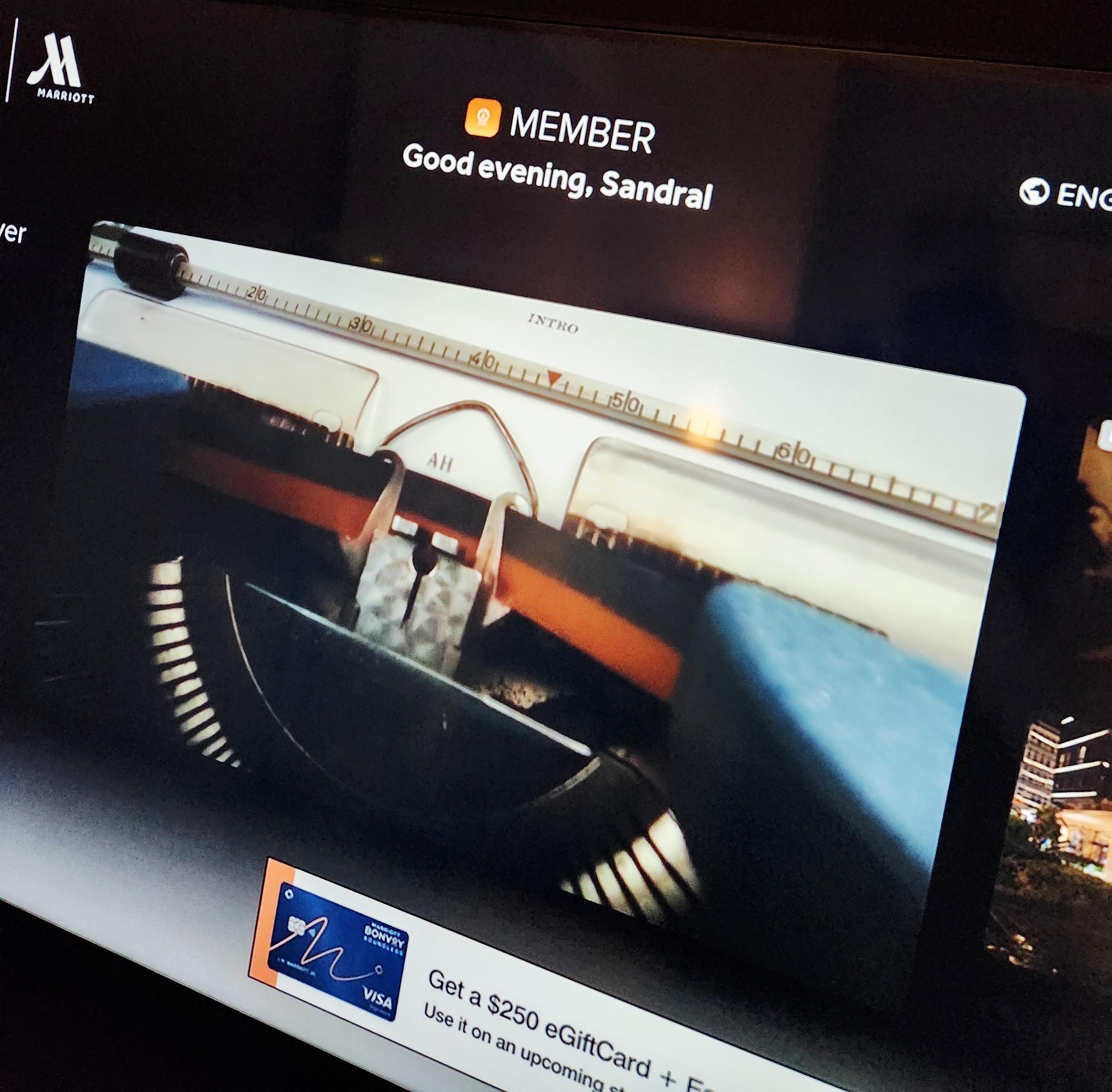 Always a good welcome to your suite 🥂🎆