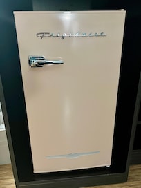 Retro mini-fridge