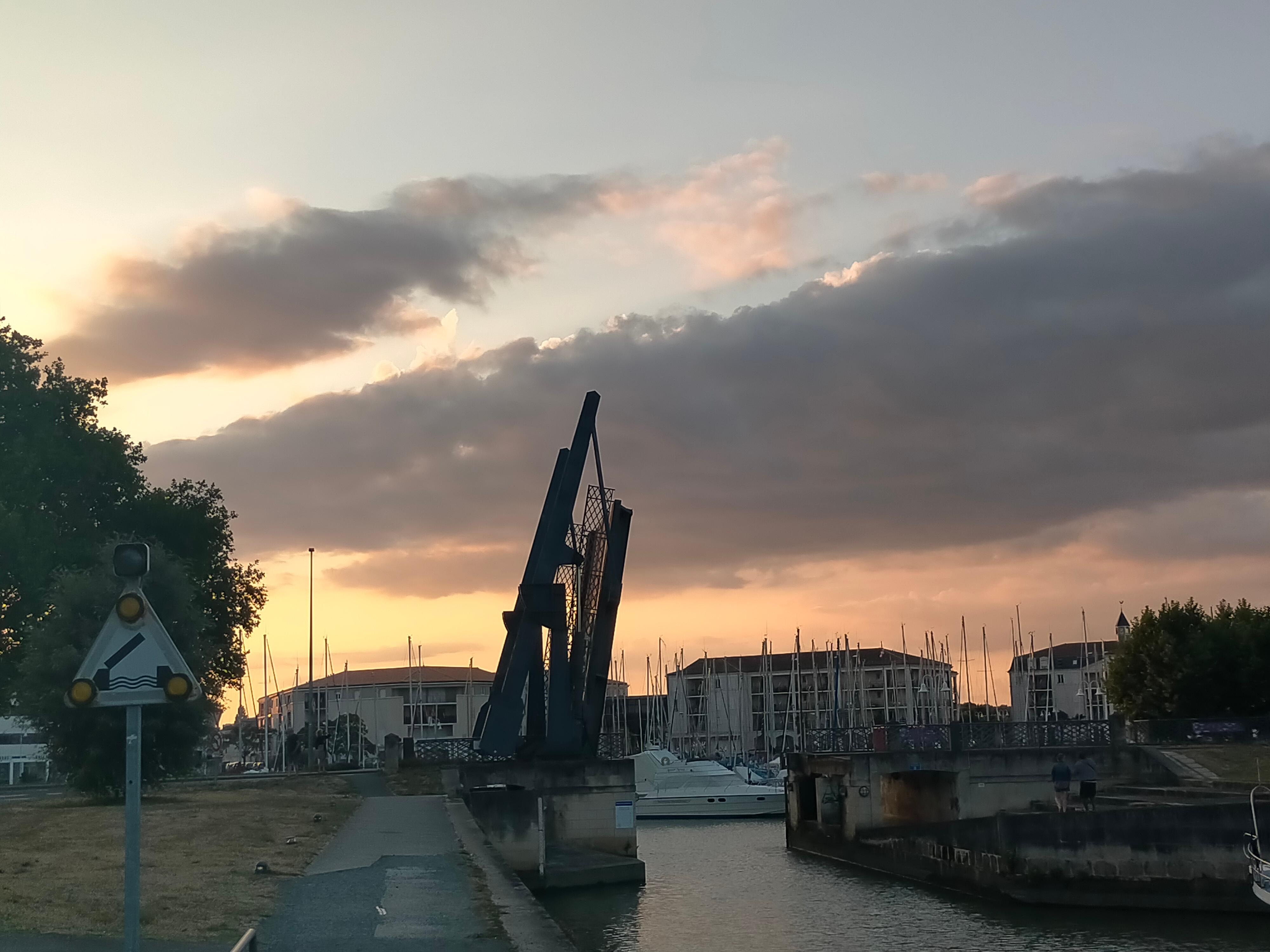 Port rochefort a côté ibis 