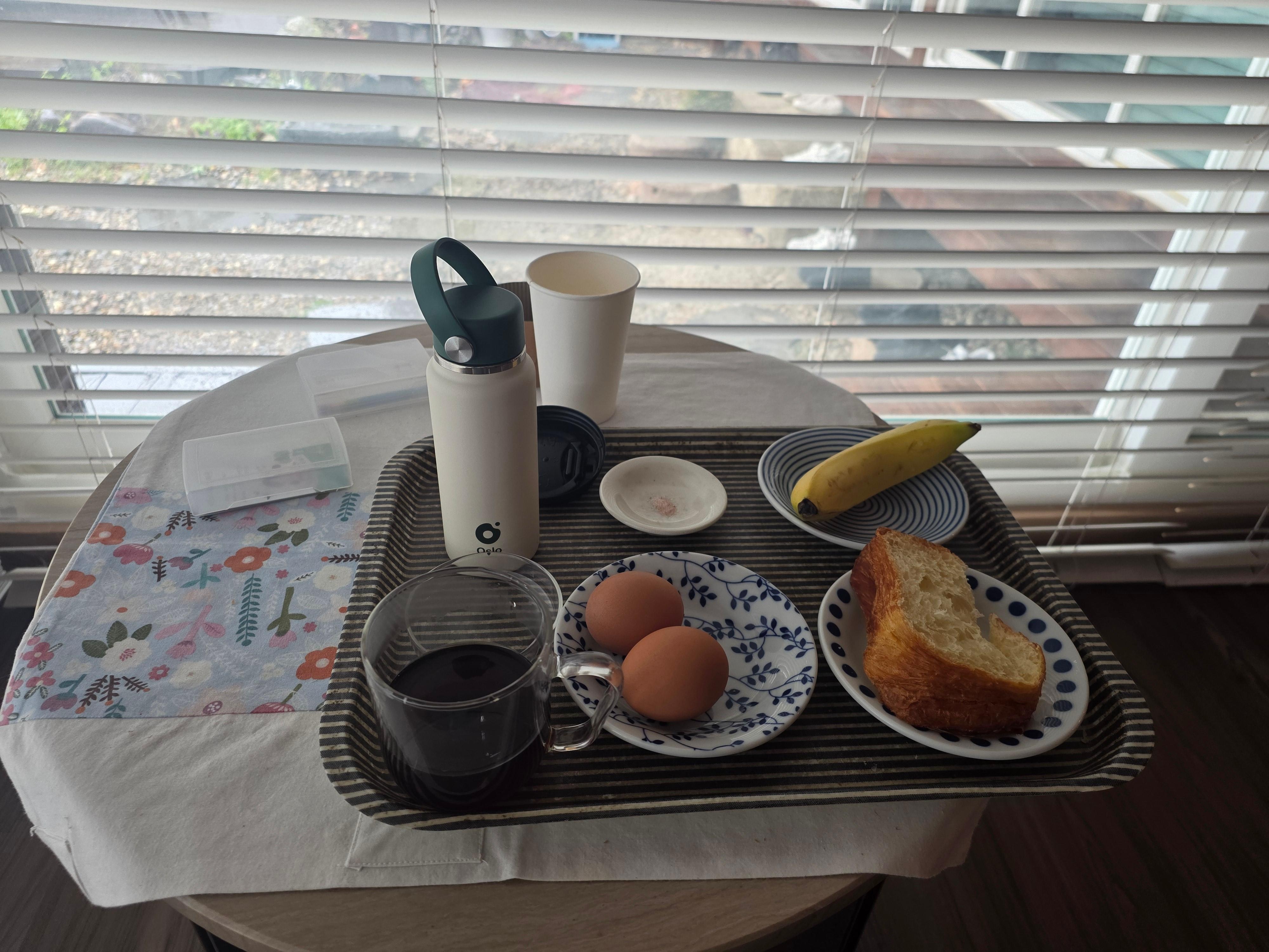 조식. 텀블러는 제 거에요.