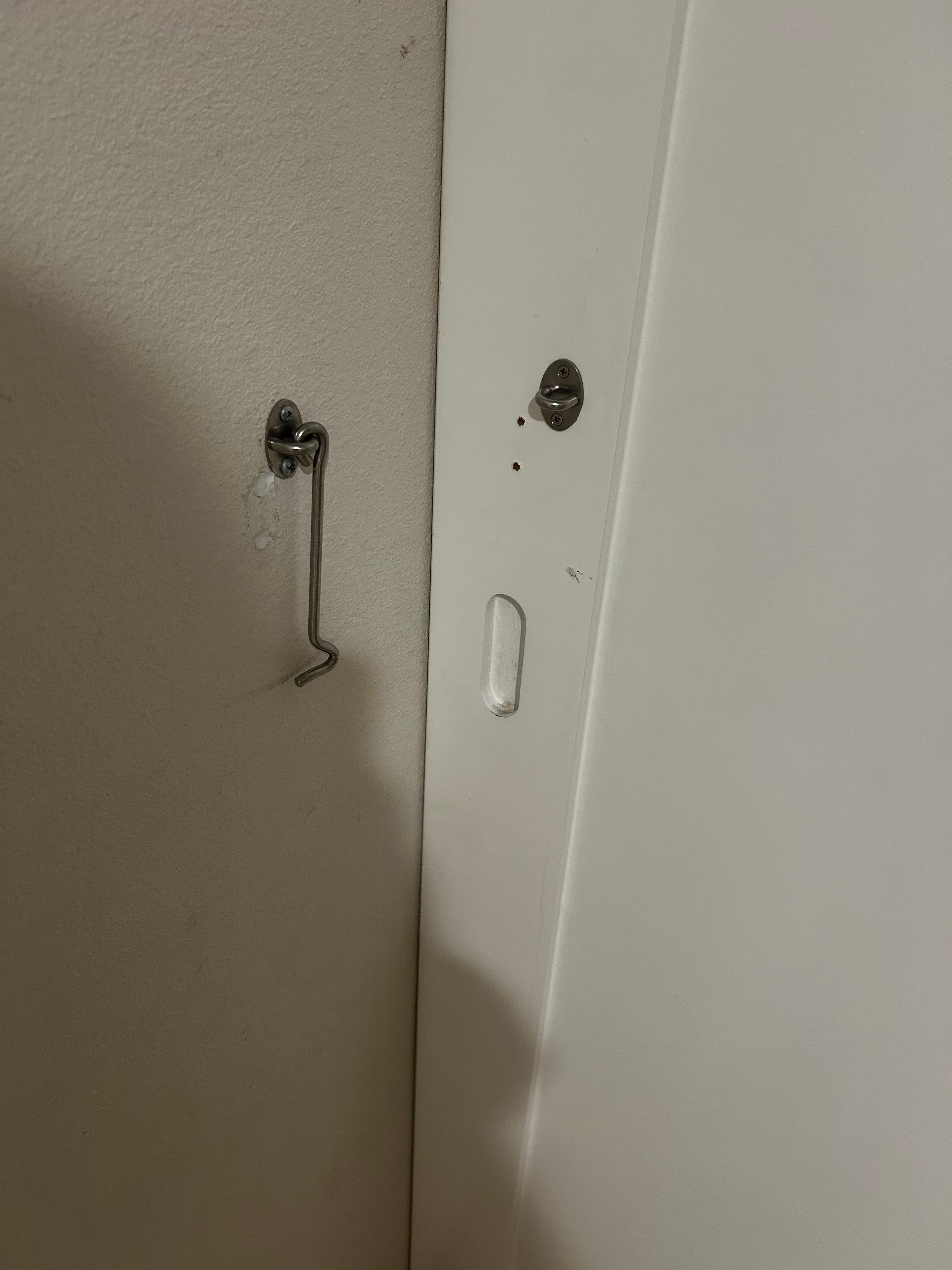 Broken toilet paperholder
