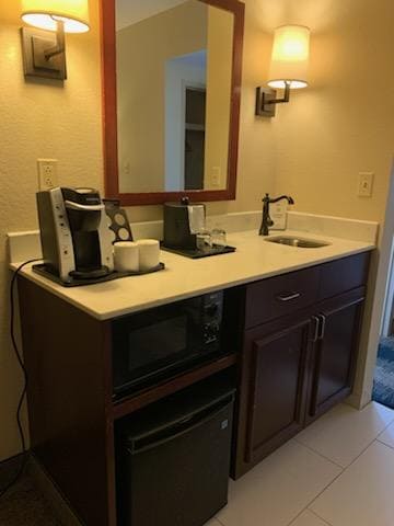 Wet bar, w mini fridge and microwave
