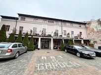 Front of hotel with parking