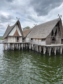Pfahlbauten