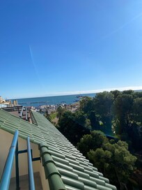 Linkerkant uitzicht naar zee