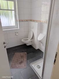 Bad mit WC und Dusche