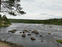 Elven som rant forbi.