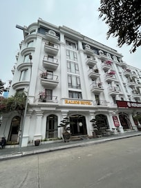 Hotel from street