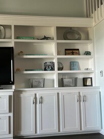 Uncluttered and relaxing decor