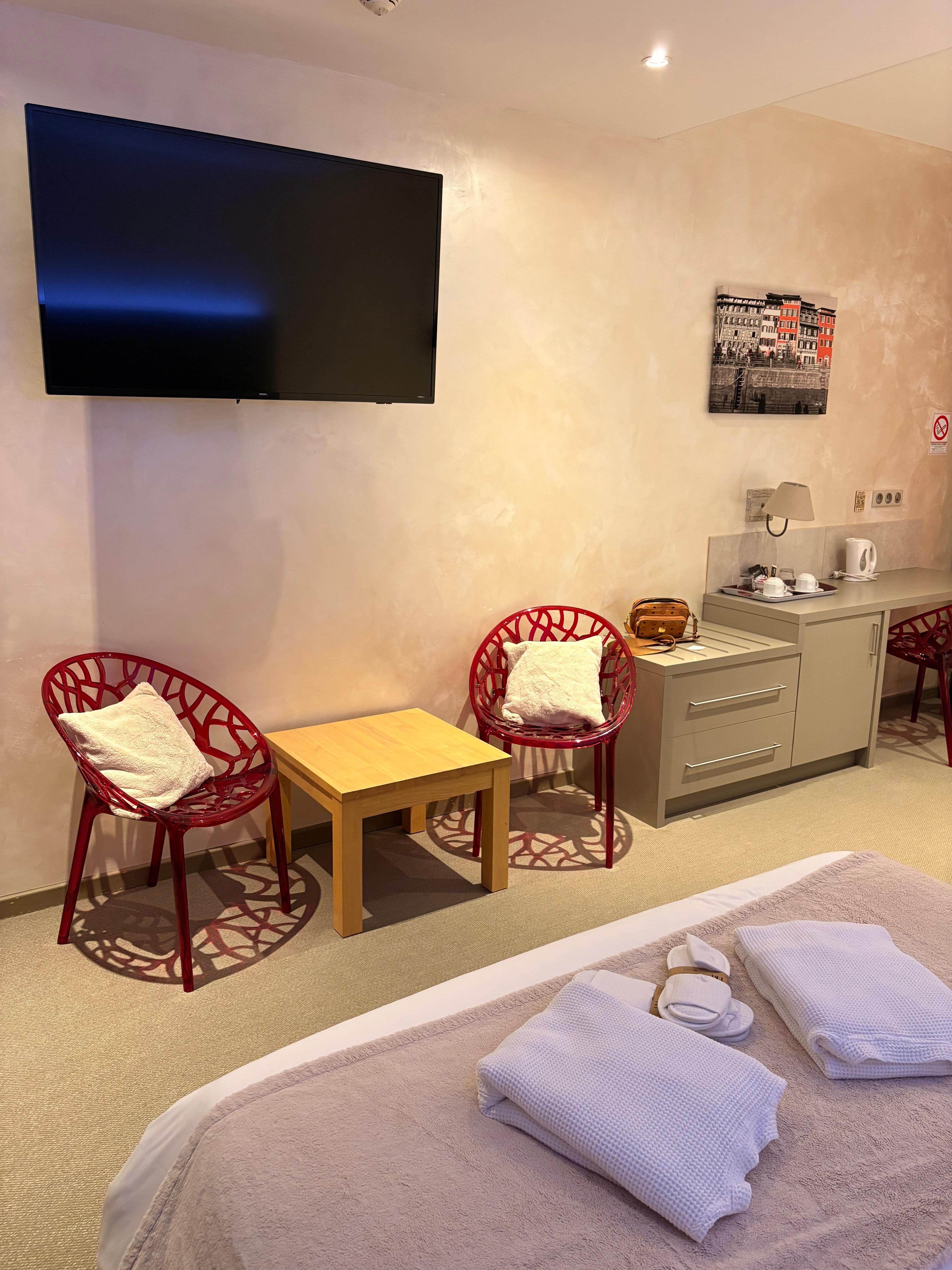 Suite 404