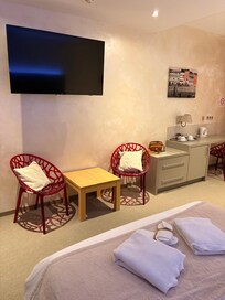 Suite 404