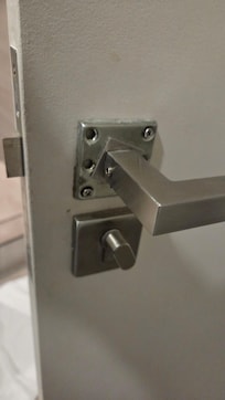 Bathroom handle loose and missing mounting cover
