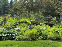 Yes, there are gardens