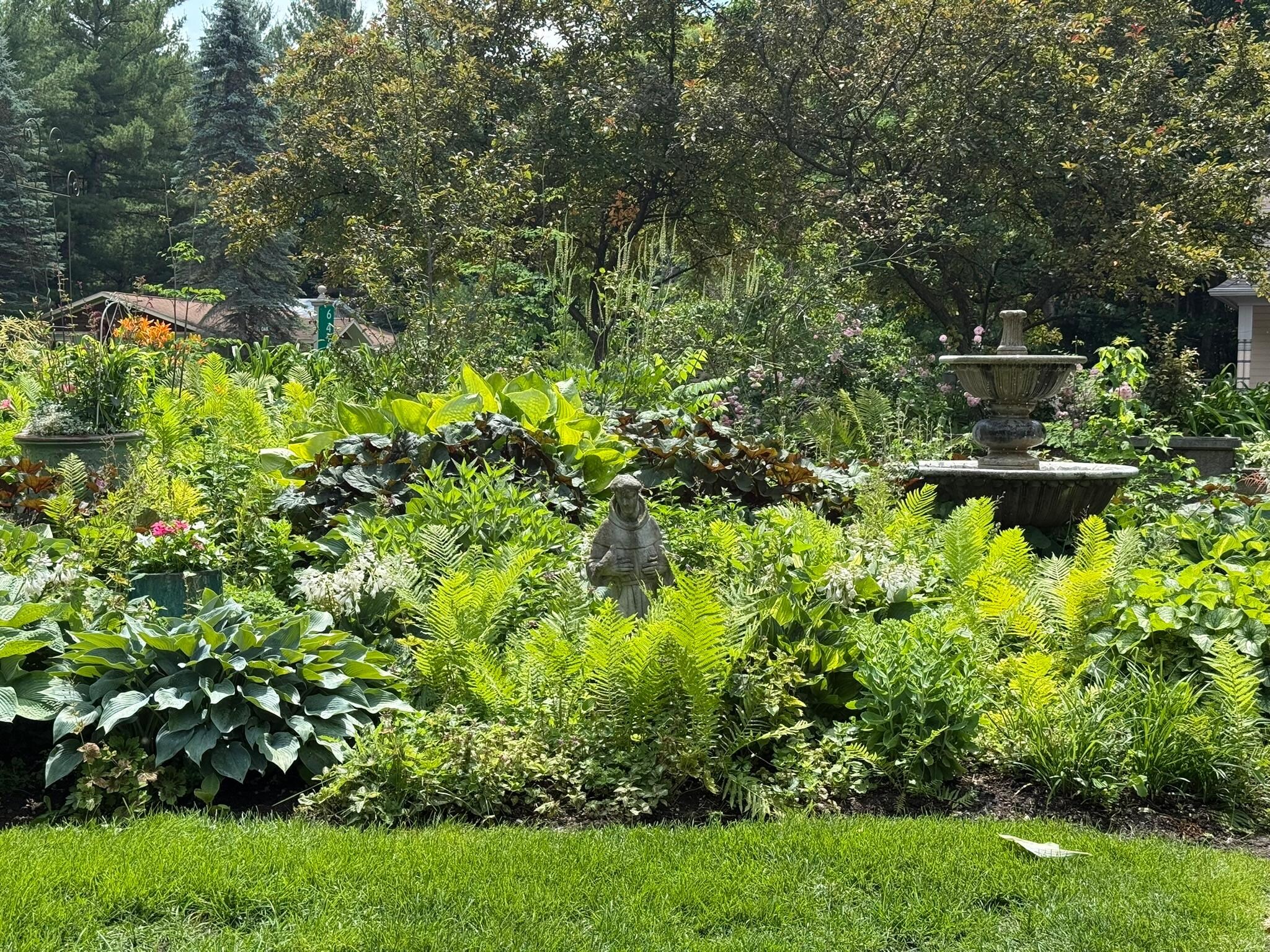 Yes, there are gardens