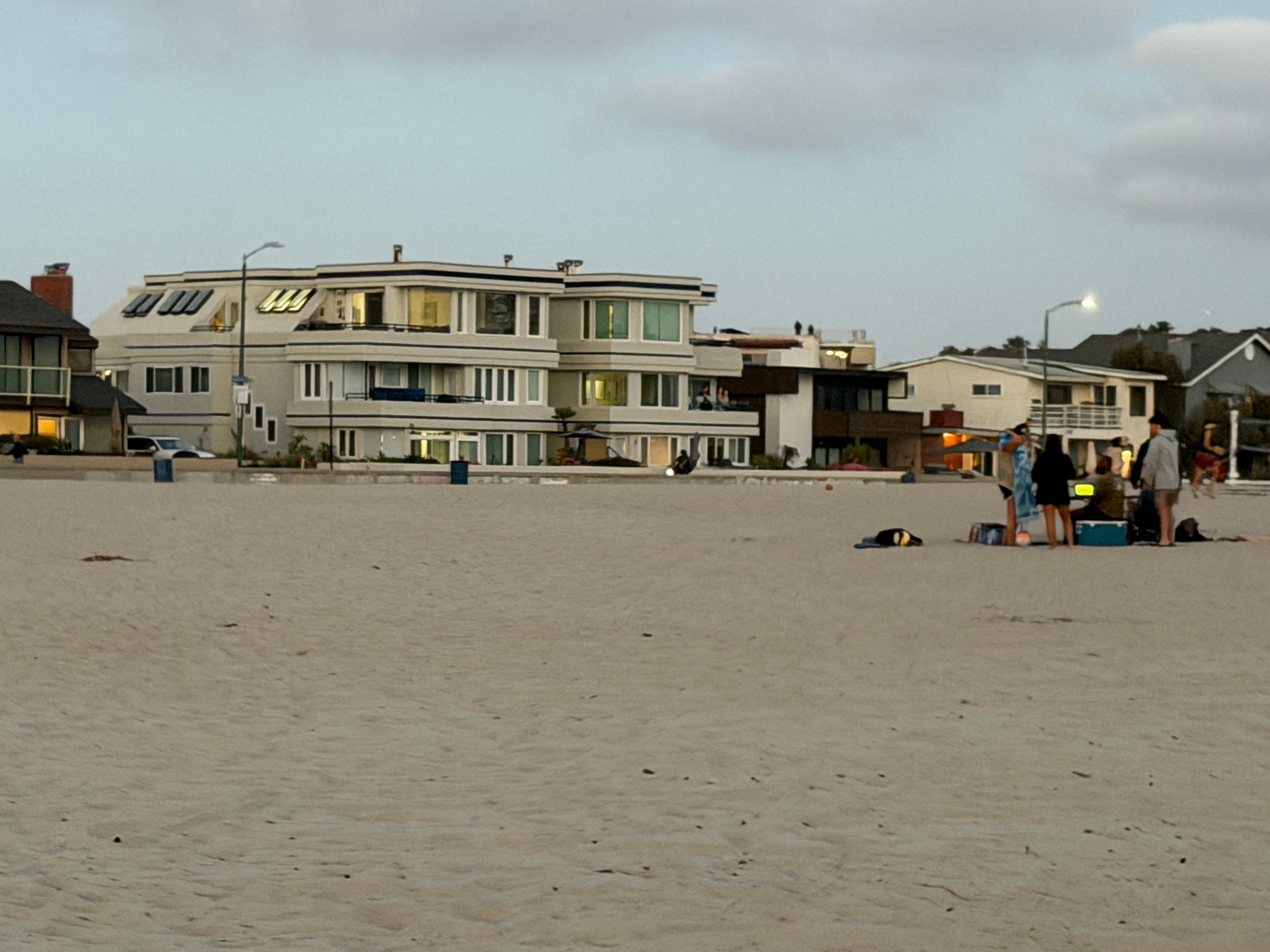 House right by the beach 