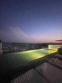 Roof top pool