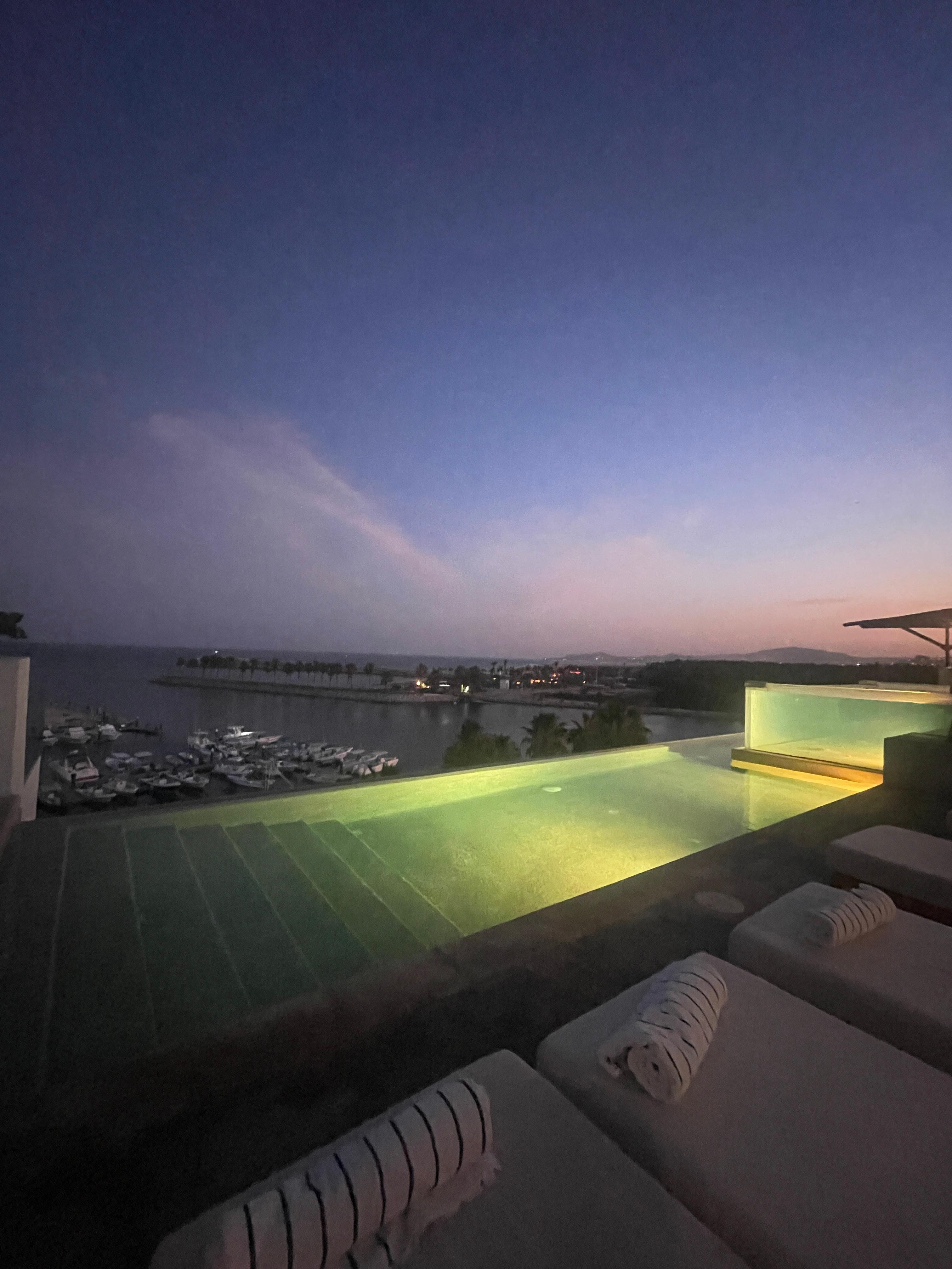 Roof top pool