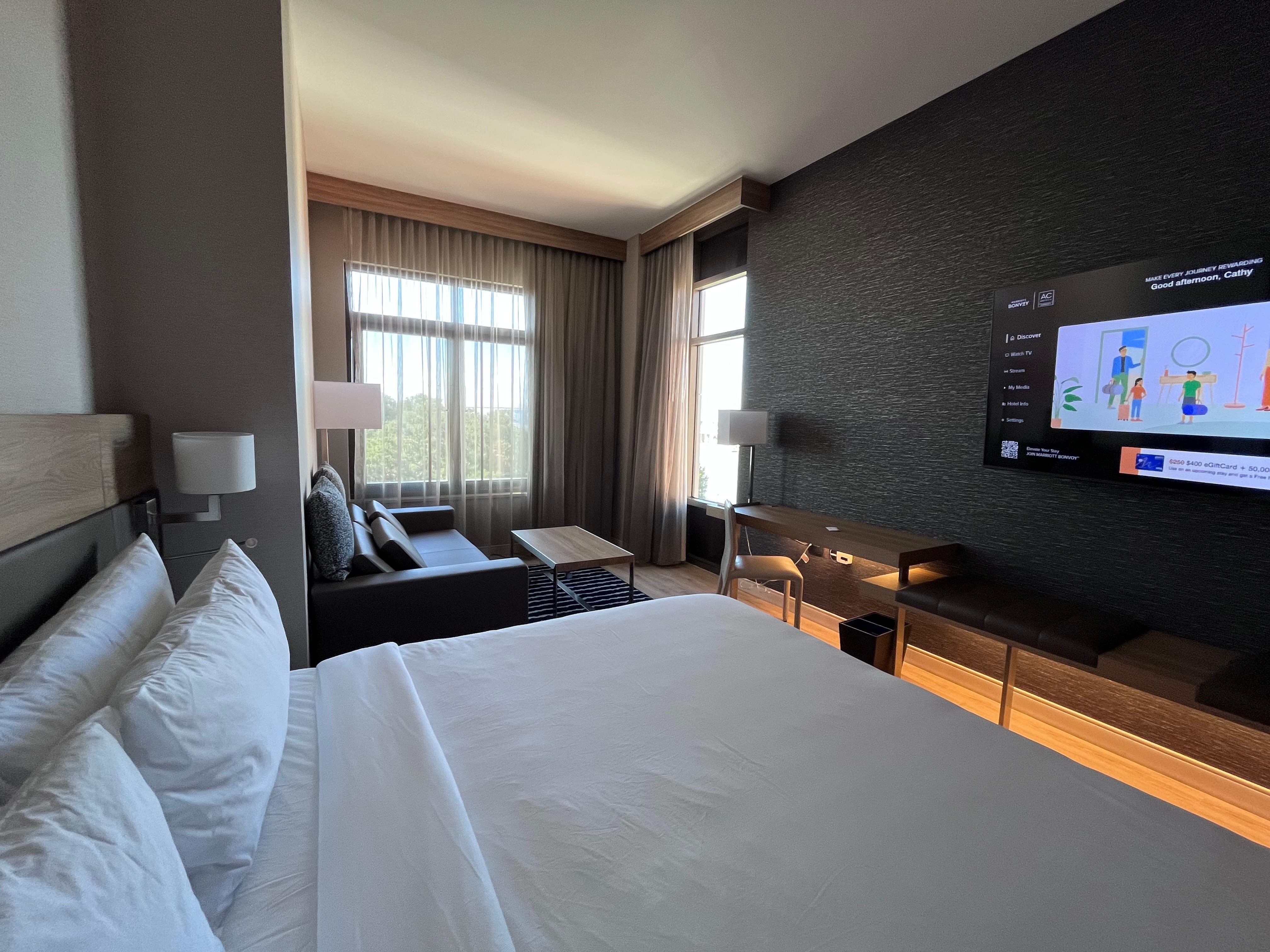 8th floor King Deluxe corner room overlooking River