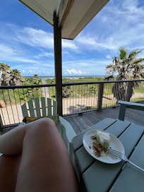 Key lime pie from Ann on the deck