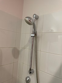 This serves to wall.